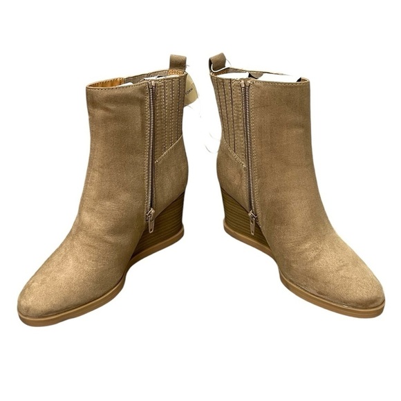 NWT Universal Thread Taupe Wedge Boots - Size 6 - Picture 7 of 14